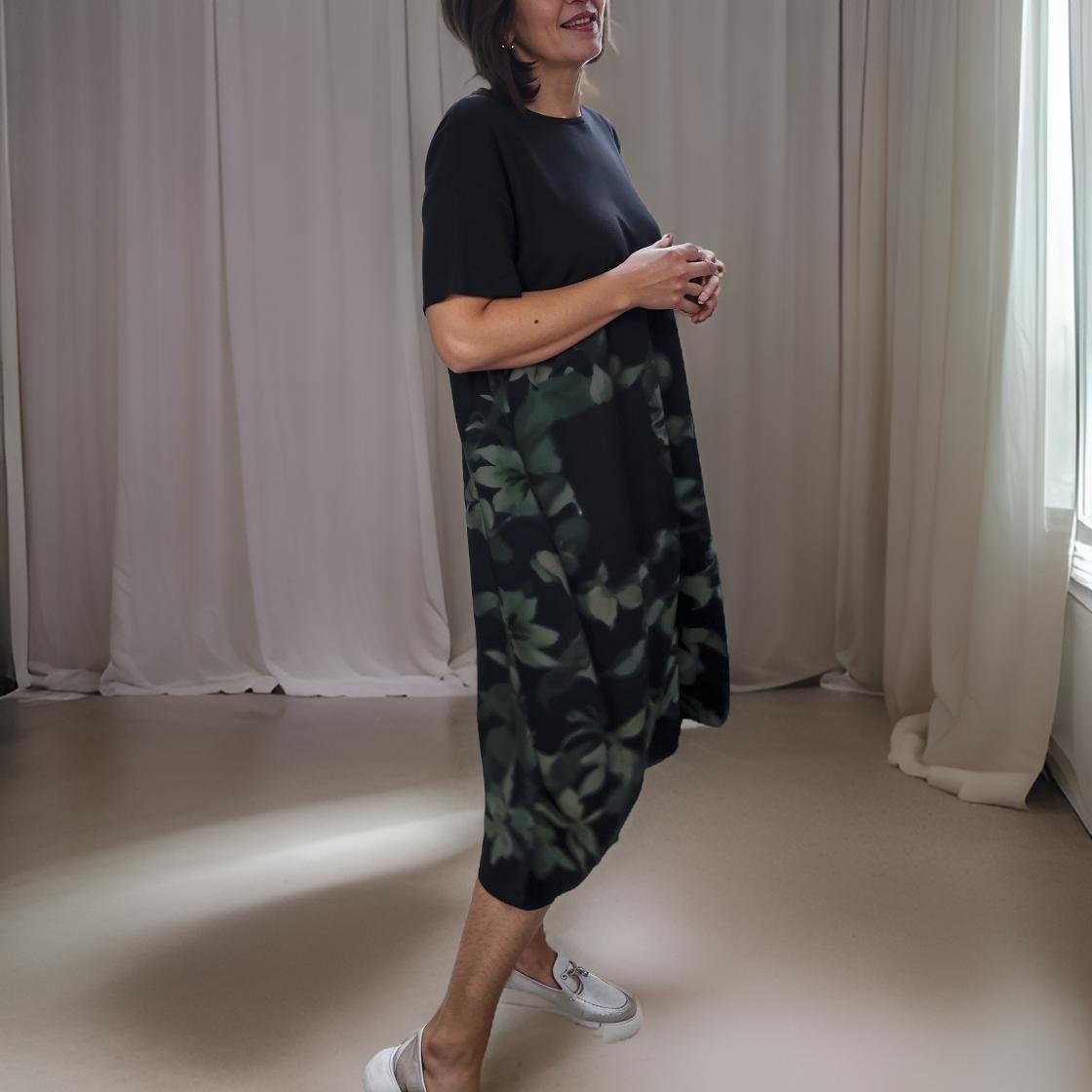 Lina - Daily dress with a floral pattern