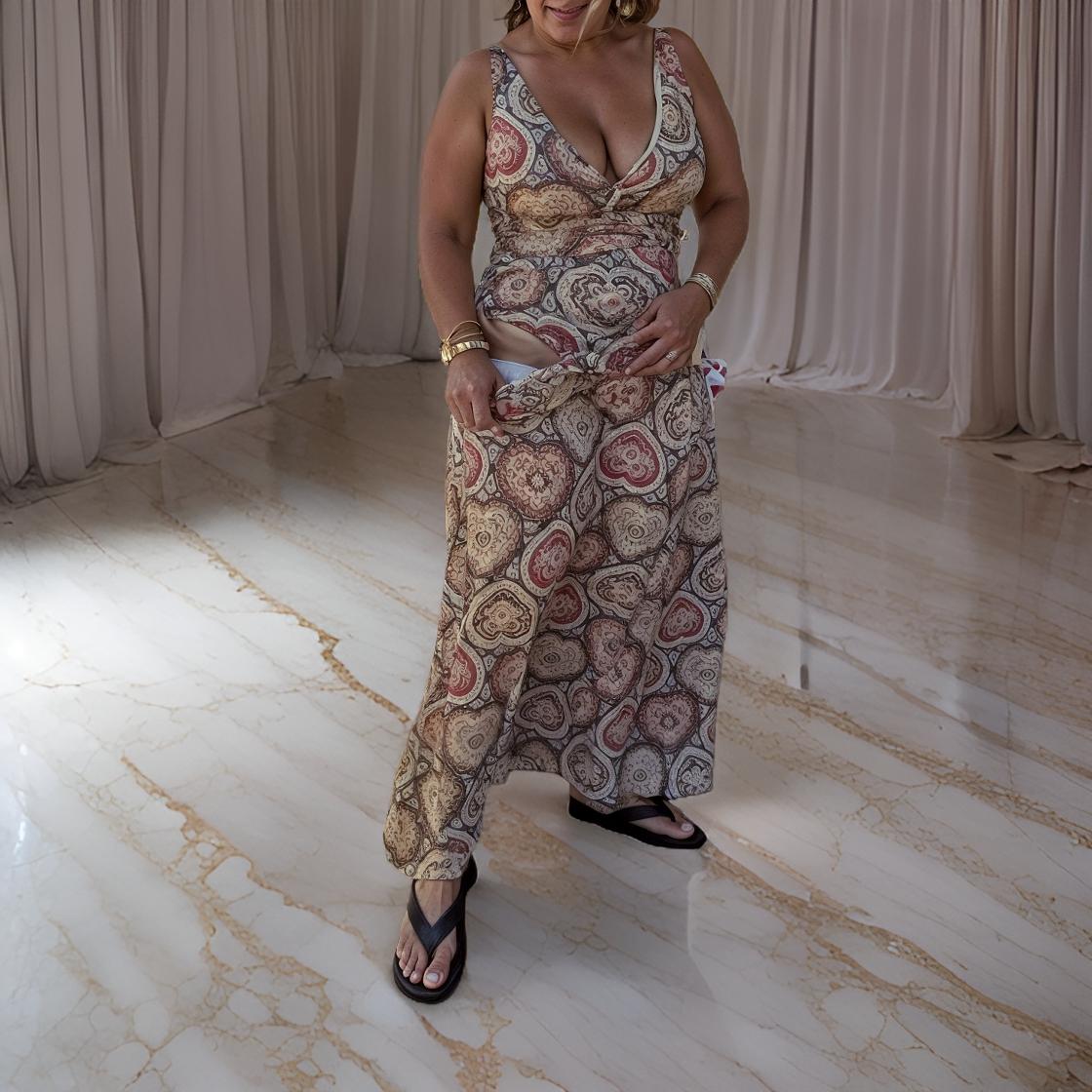 Jasmine – Maxi Dress with Heart Pattern and No Sleeves