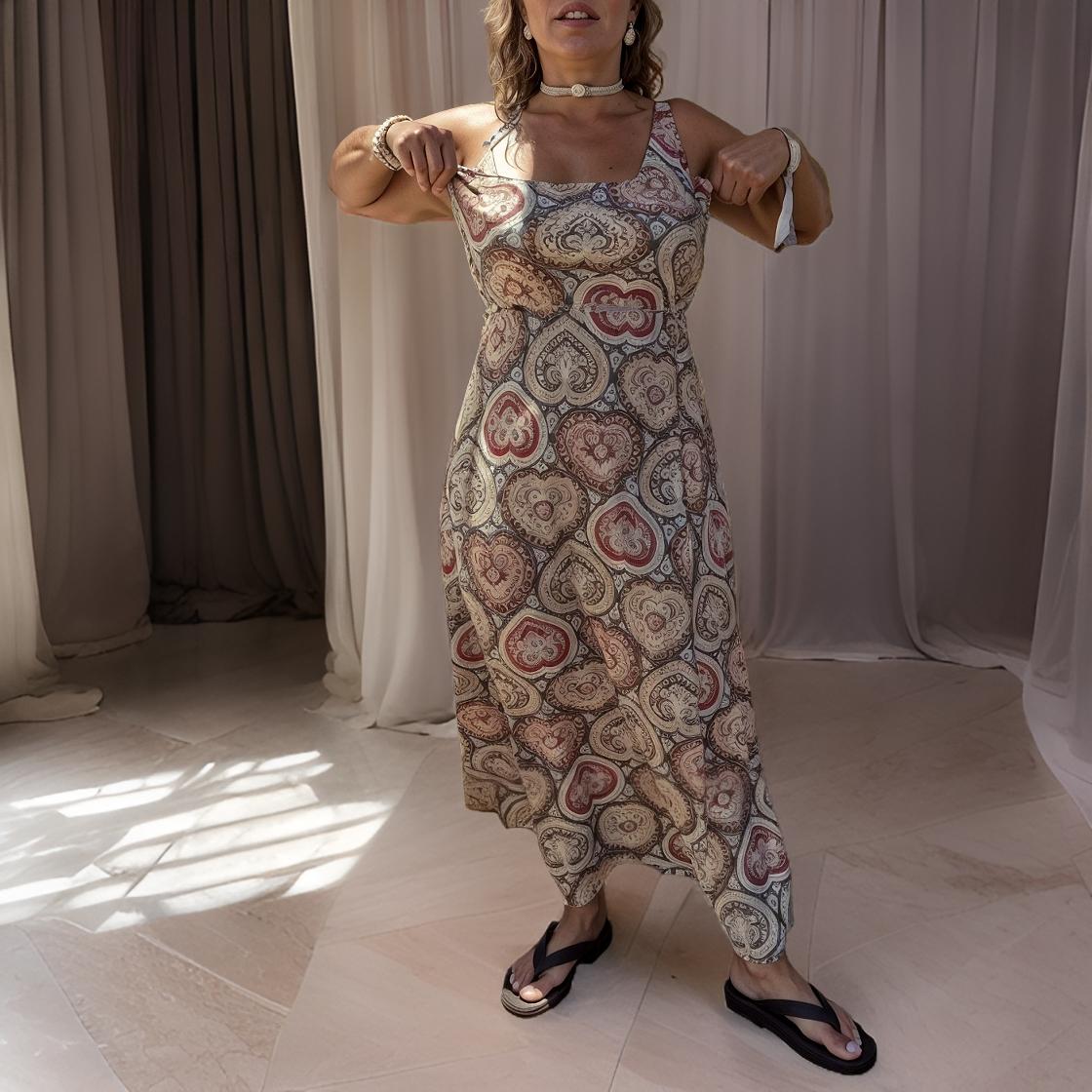 Jasmine – Maxi Dress with Heart Pattern and No Sleeves