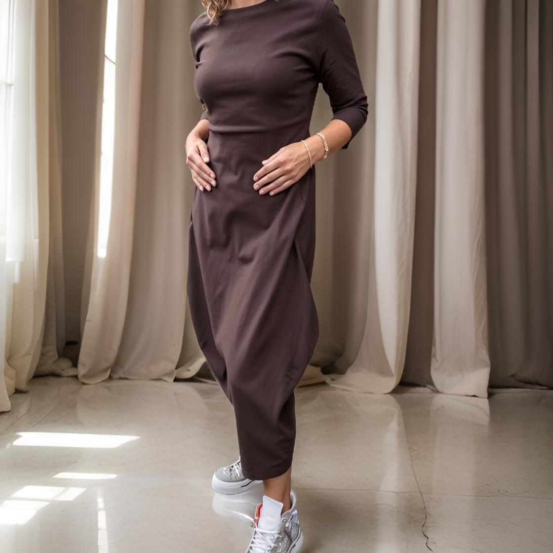 Amara - Elegant Long A-Line Dress with Long Sleeves and Pocket