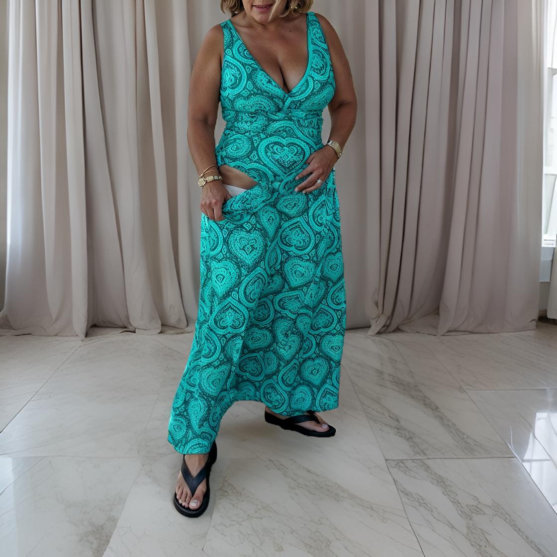 Jasmine – Maxi Dress with Heart Pattern and No Sleeves