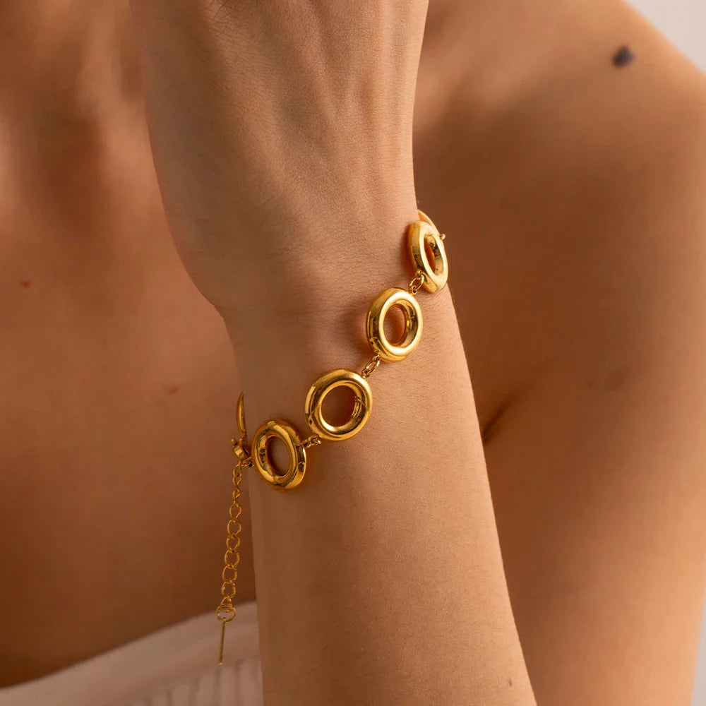 Gilda Loop Bracelet