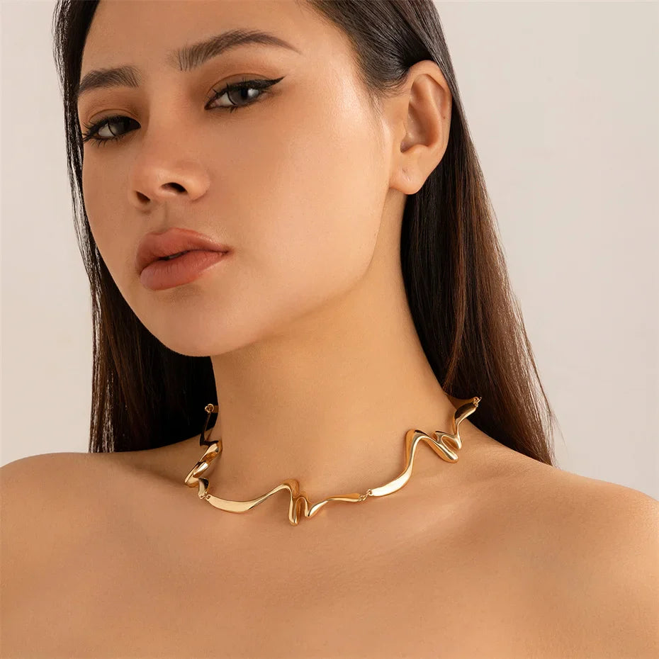 Ondulato Choker Necklace