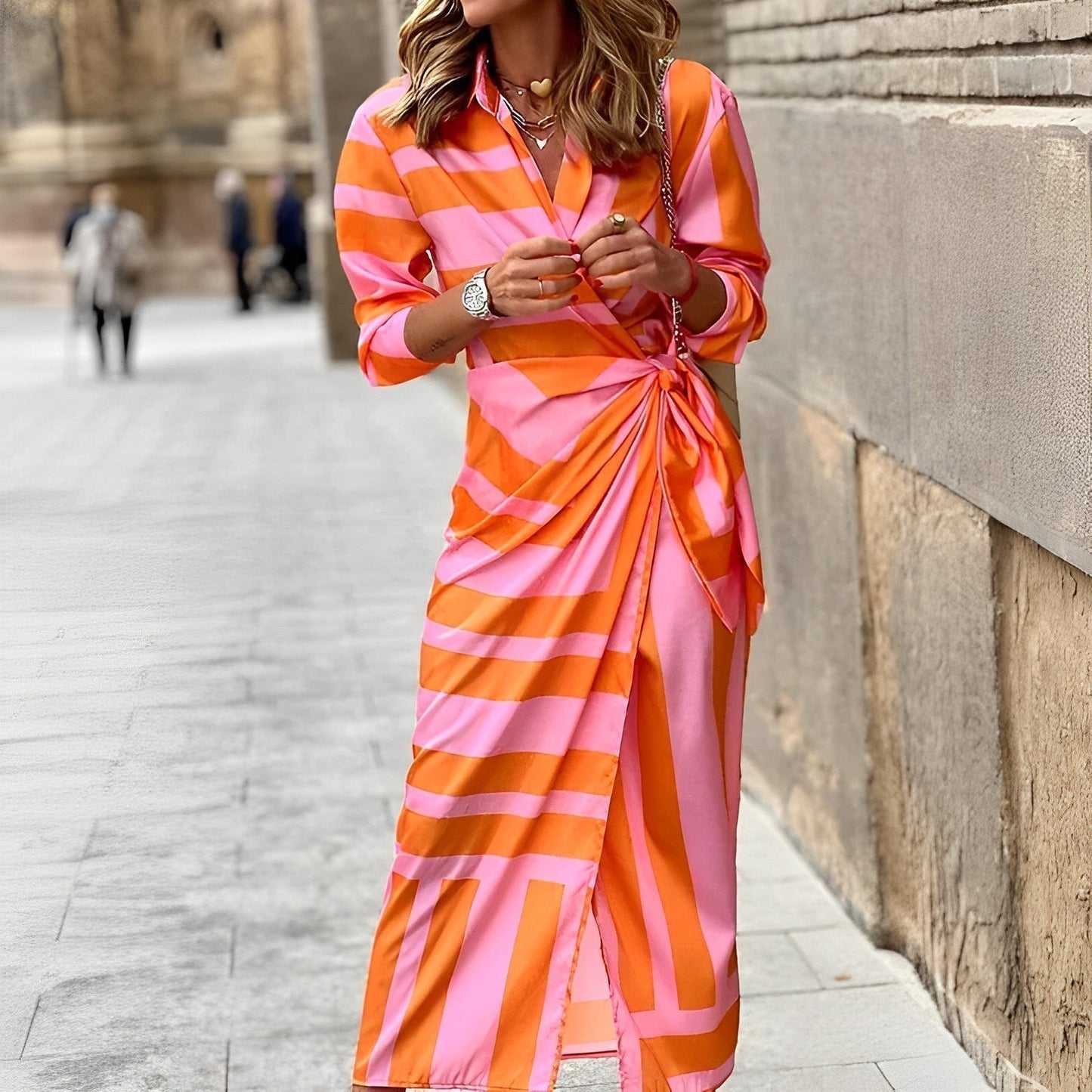 Naomy - Colorful maxi dress with long sleeves and a deep V-neckline