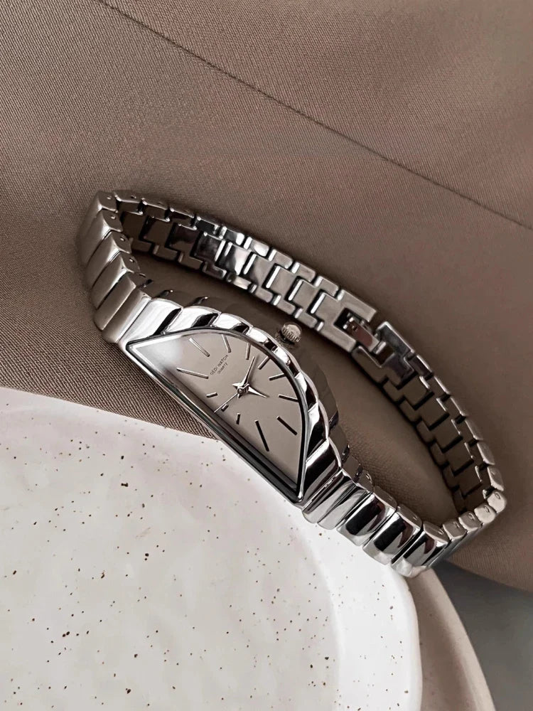 Lunare Asymmetry Watch