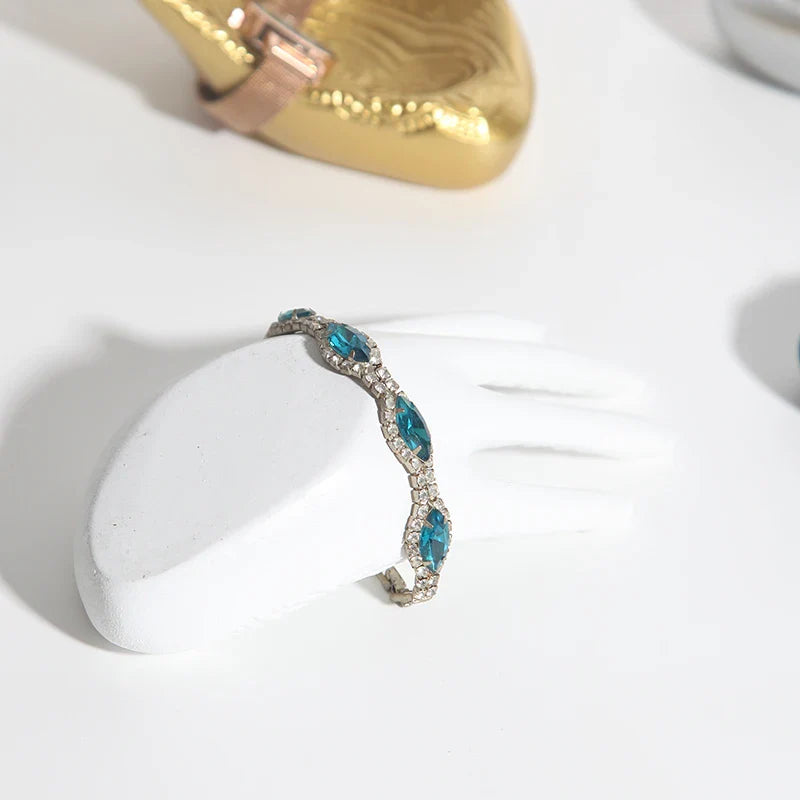 Mano Elegante Jewelry Holder