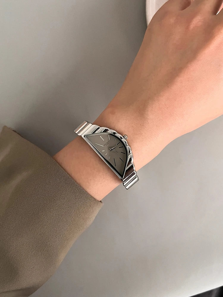 Lunare Asymmetry Watch