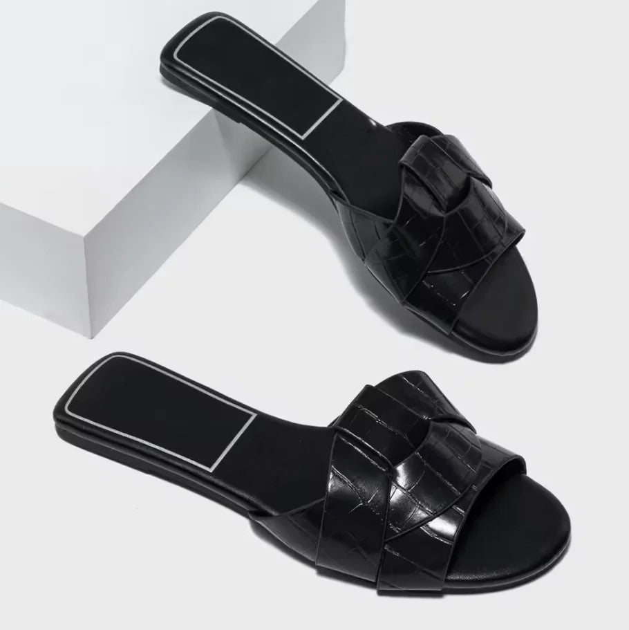 Alba Crest Flat Buckle Sandals