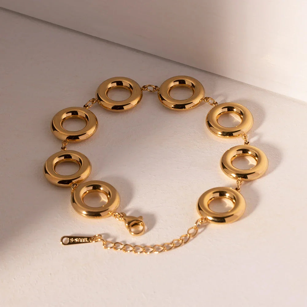 Gilda Loop Bracelet