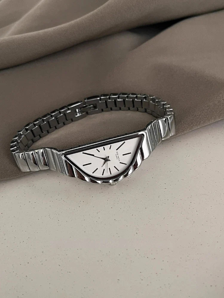 Lunare Asymmetry Watch