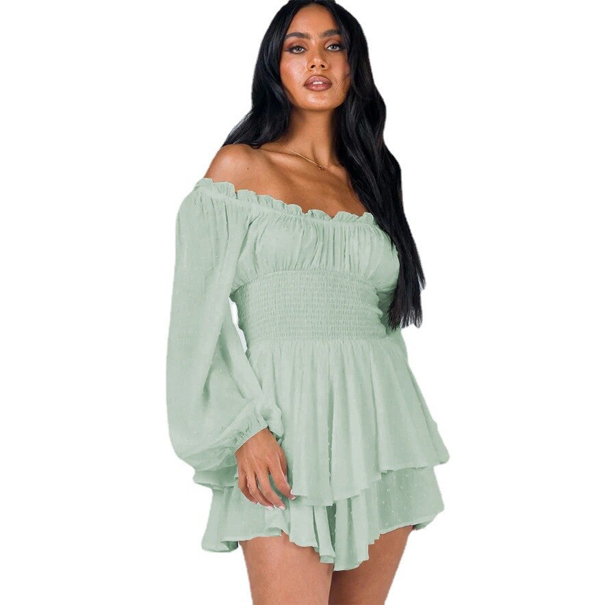 Dress with ruffles at the shoulders