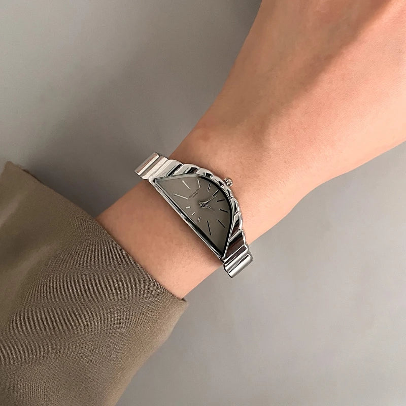 Lunare Asymmetry Watch