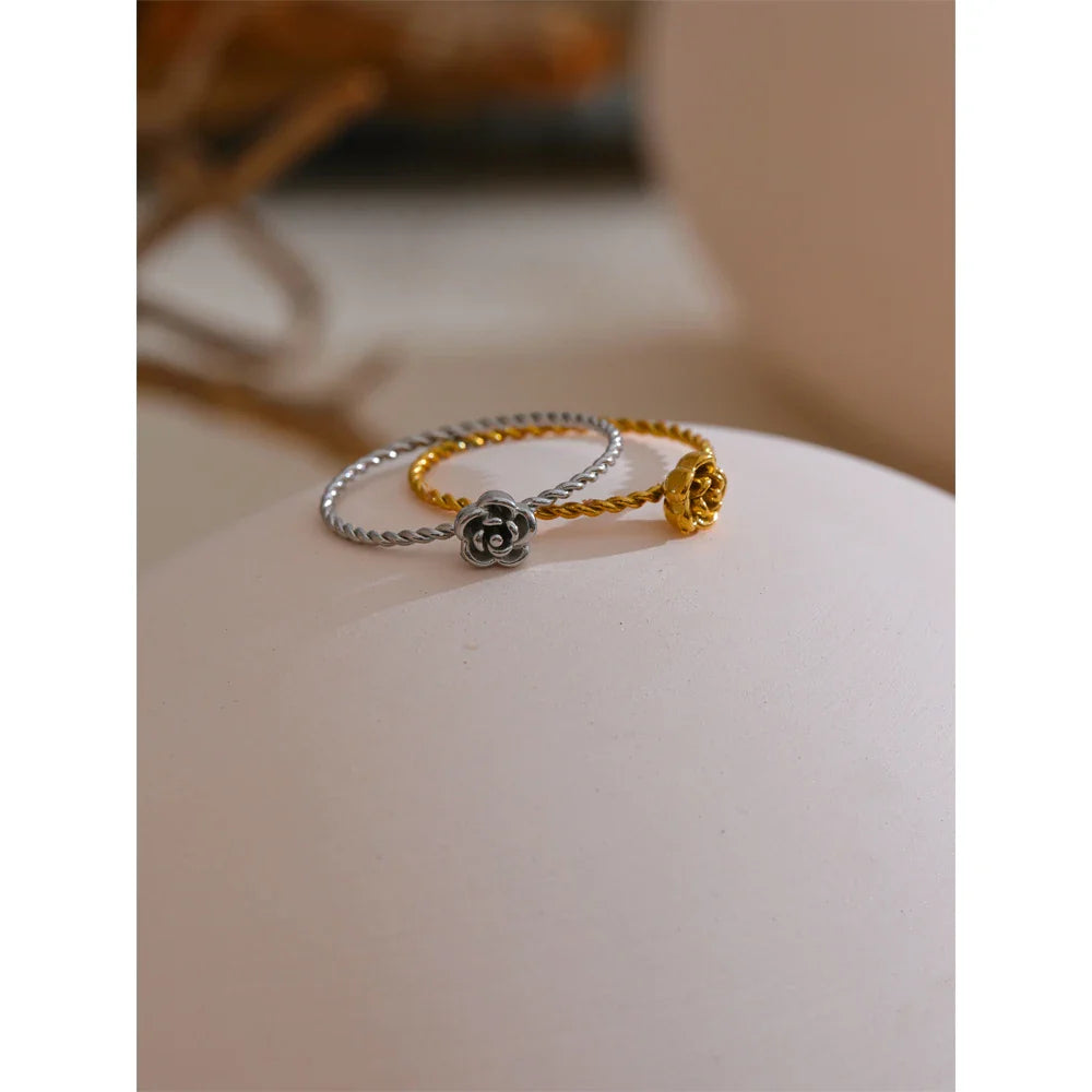 Sylva Twisted Flower Minimalist Ring