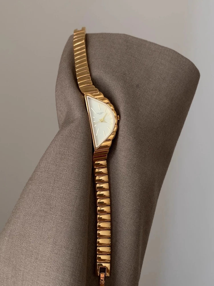 Lunare Asymmetry Watch