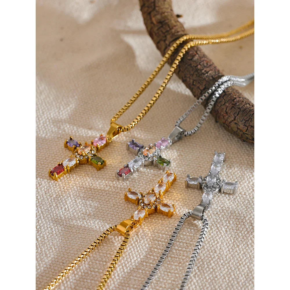 Alméa Bold Cross Pendant Necklace
