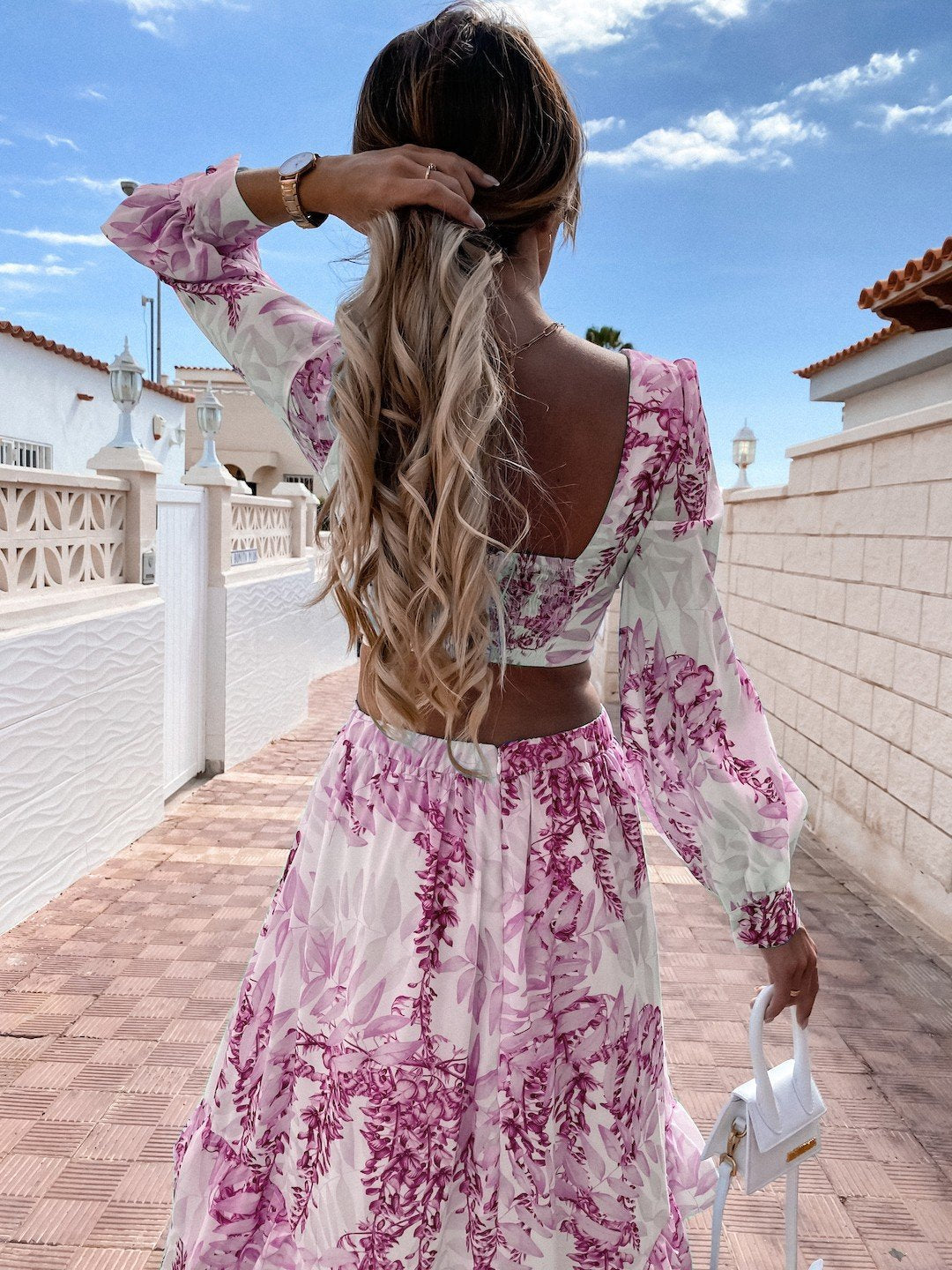 Maxi dress with a neckline