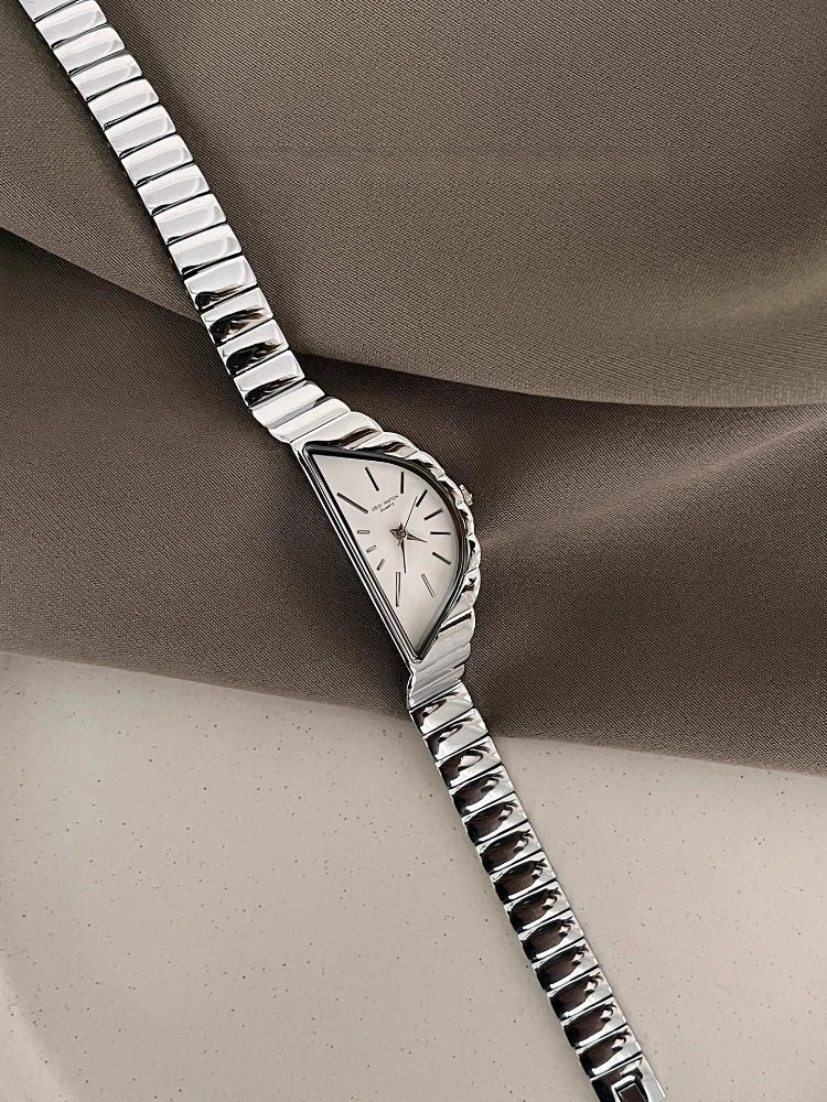 Lunare Asymmetry Watch