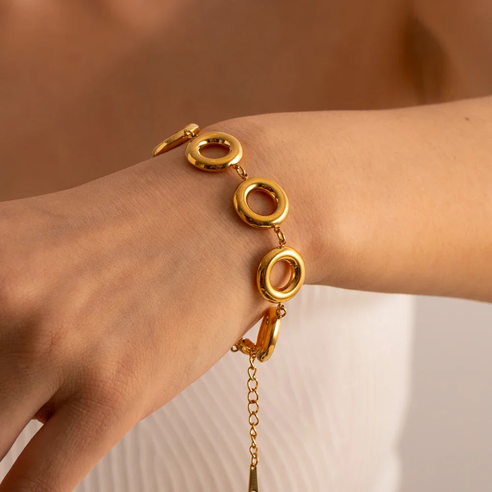 Gilda Loop Bracelet