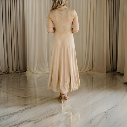 Elena - Elegant dress with a V-shaped neckline