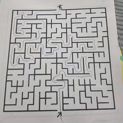 Livre de labyrinthes avec 192 défis – un jeu qui développe la logique et la concentration