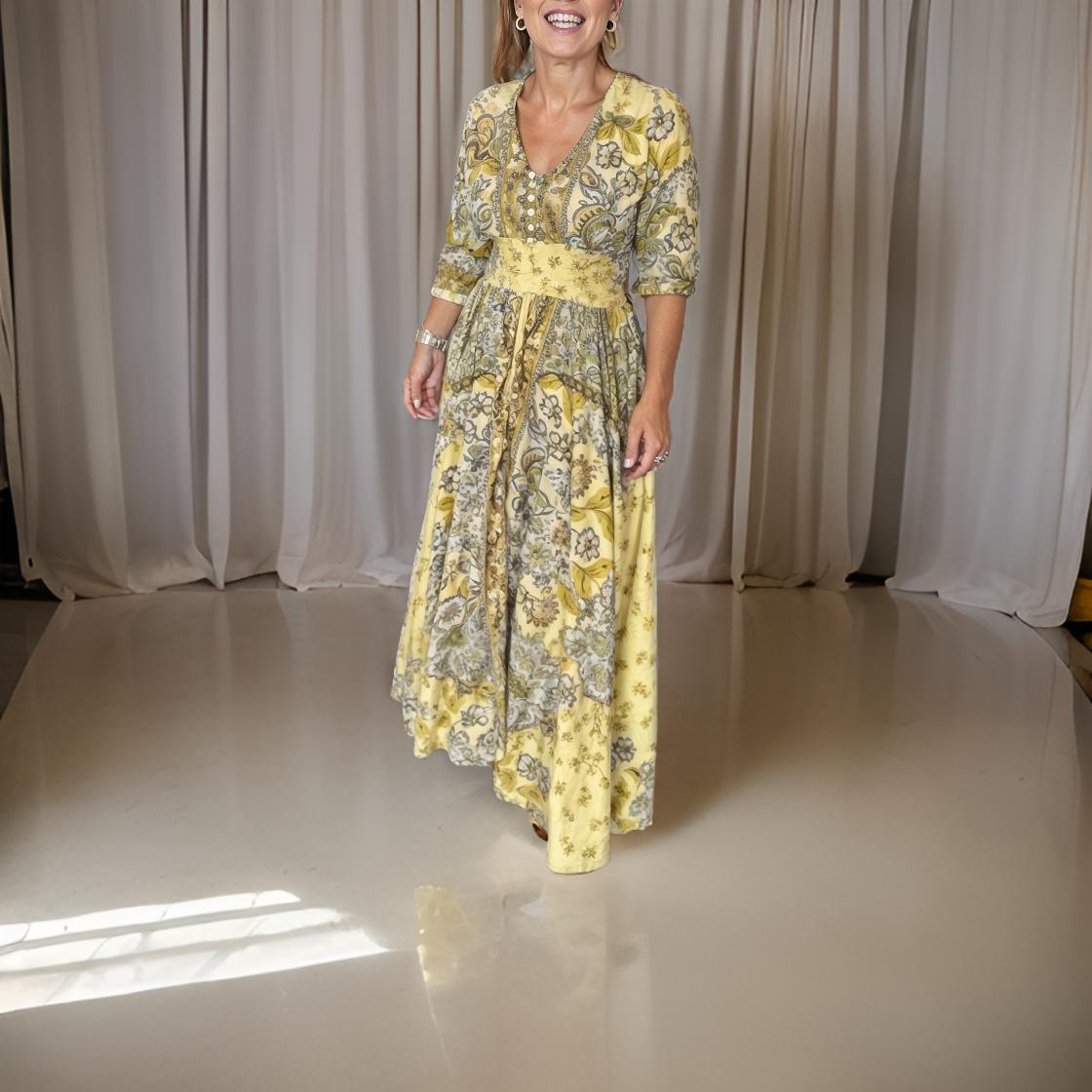 Paola – Long dress with a V-shaped neckline