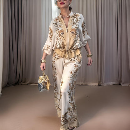 Paloma – Elegant Wide Pantsuit with Stand-Up Collar and Zipper