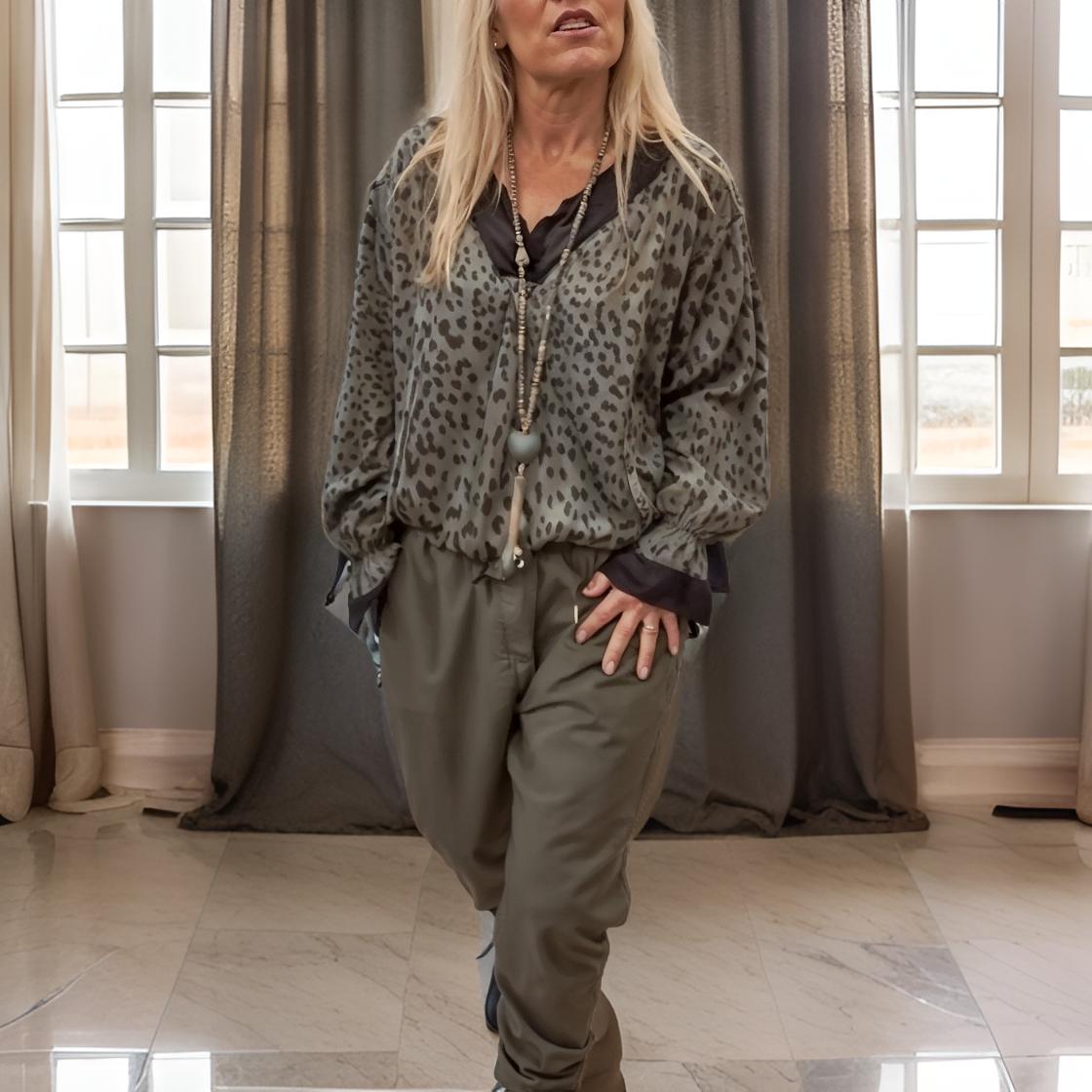 Lyra - Stylish leopard print blouse with lace and V-neckline
