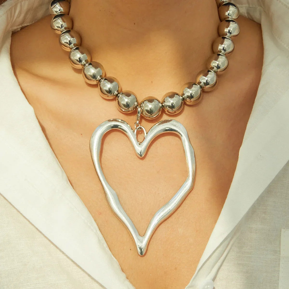 Amora Sculpt Necklace