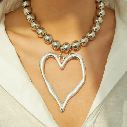 Amora Sculpt Necklace
