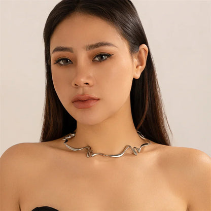Ondulato Choker Necklace