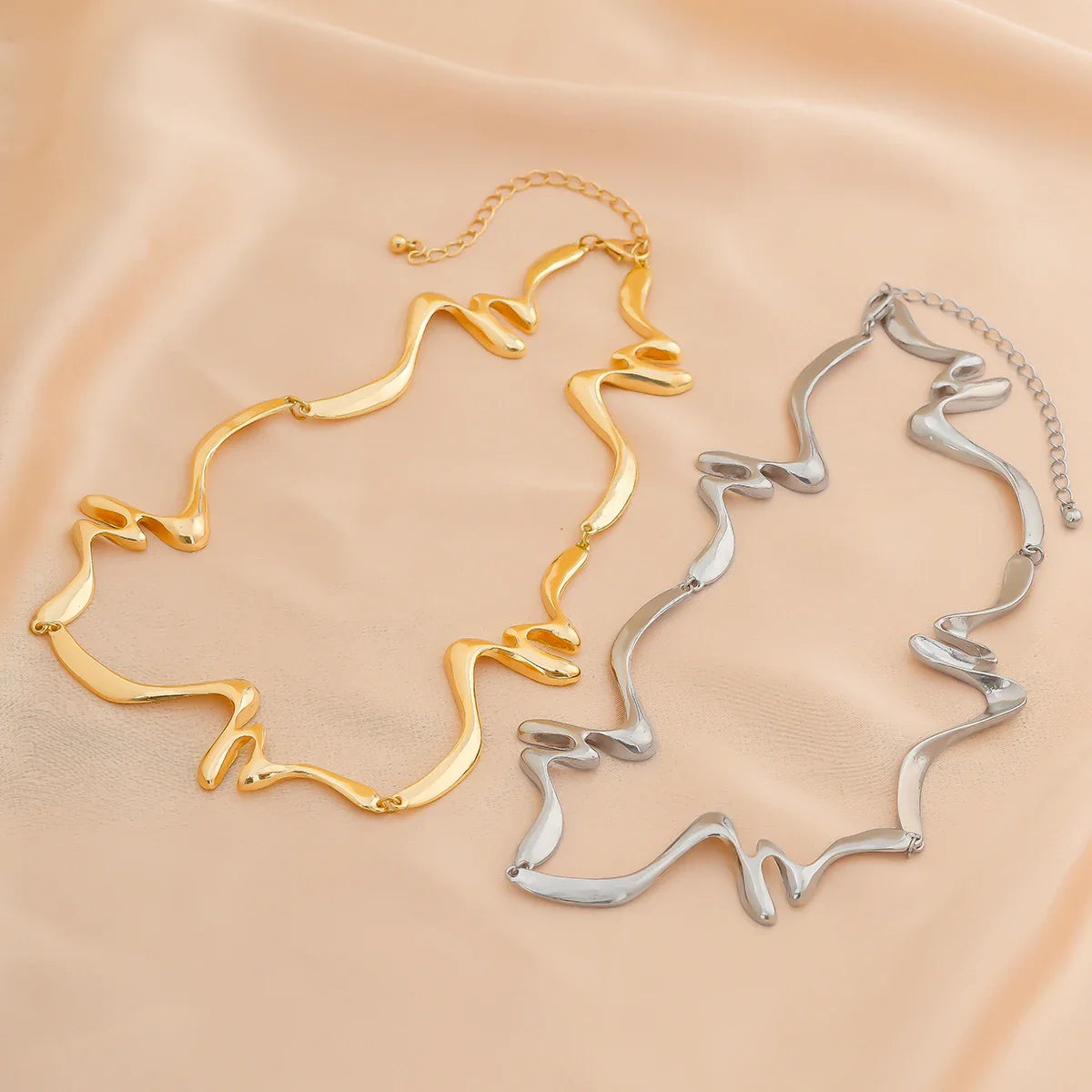 Ondulato Choker Necklace