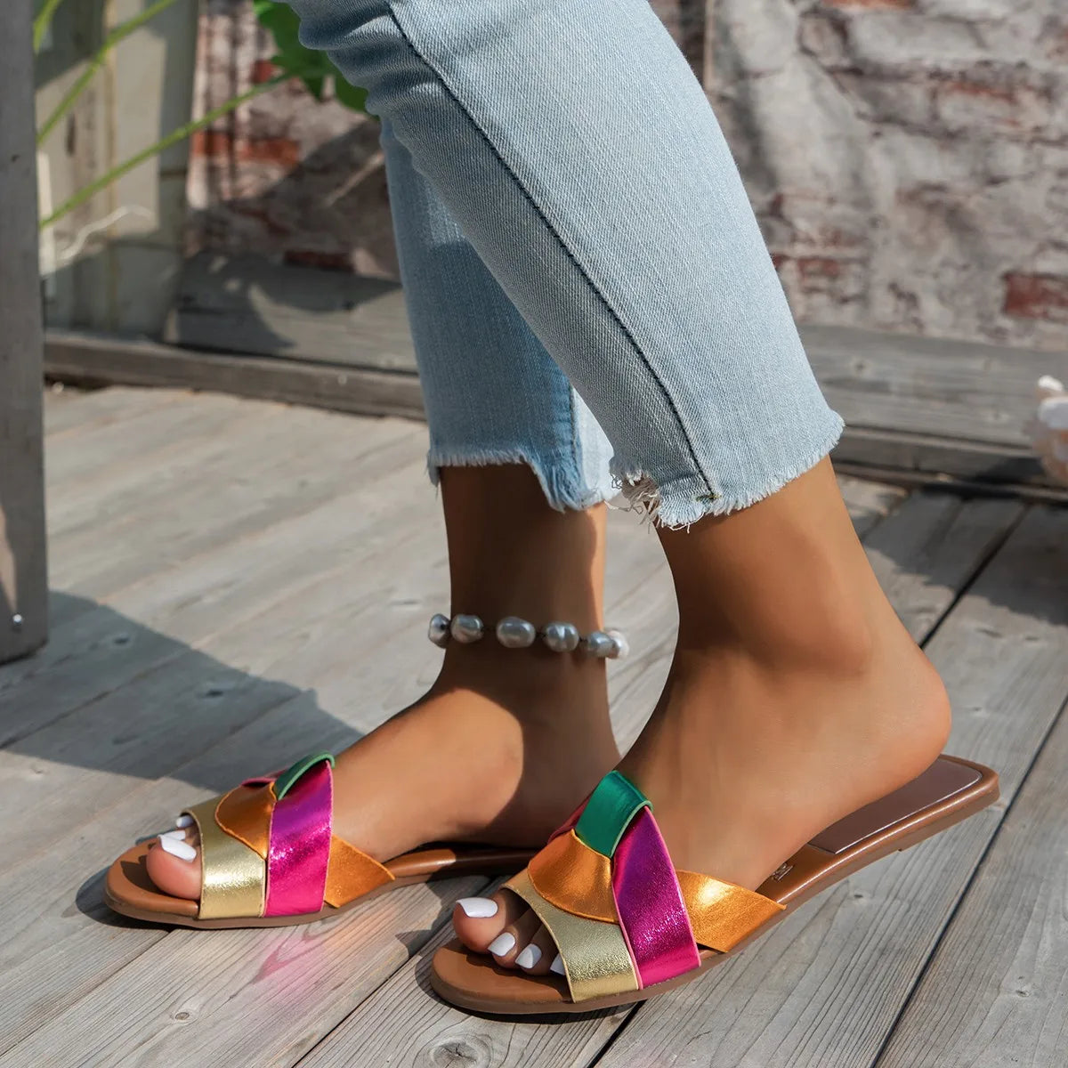 Alba Crest Flat Buckle Sandals