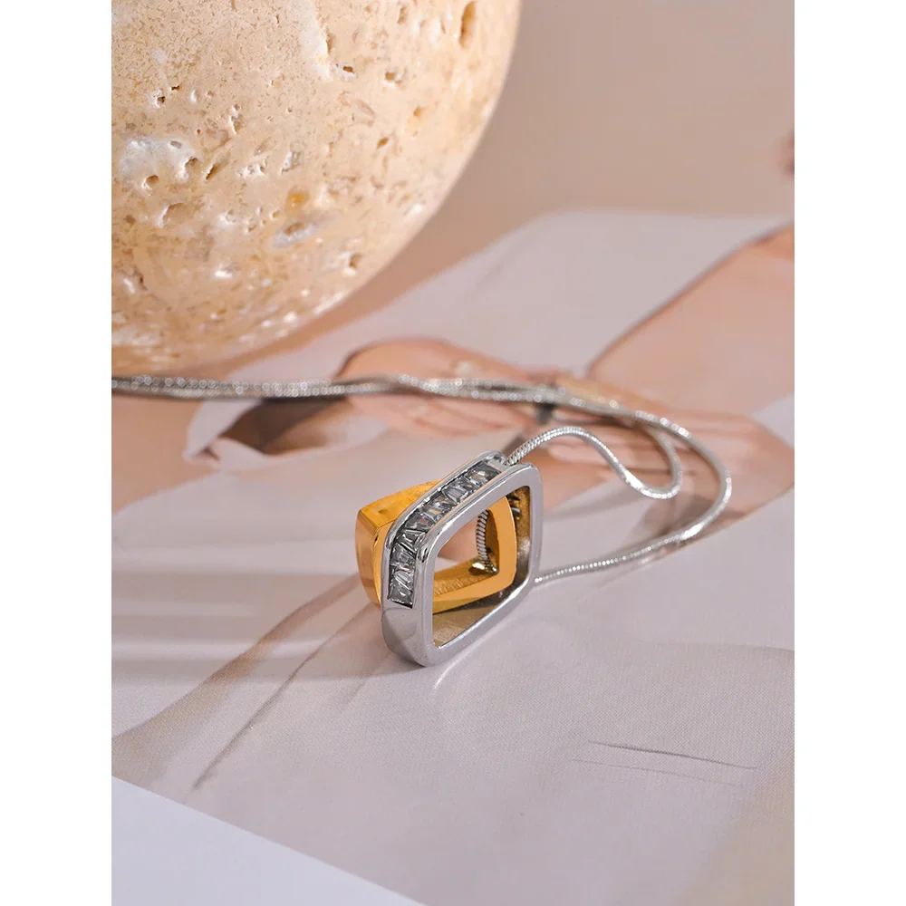 Ferelith Pendant Necklace Square Hollow