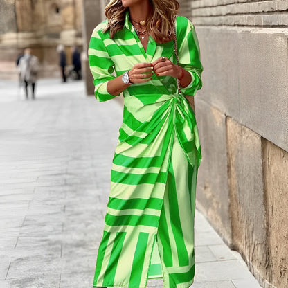 Naomy - Colorful maxi dress with long sleeves and a deep V-neckline