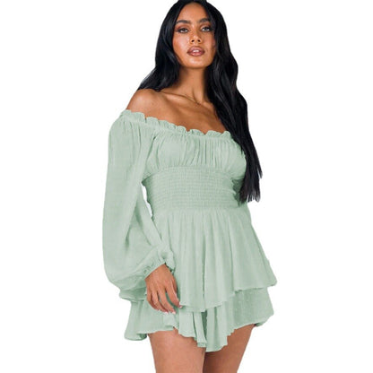 Dress with ruffles at the shoulders