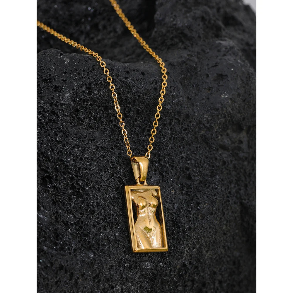 Figura Bold Frame Necklace