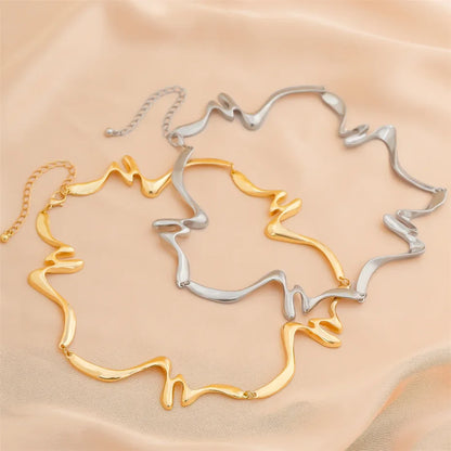 Ondulato Choker Necklace