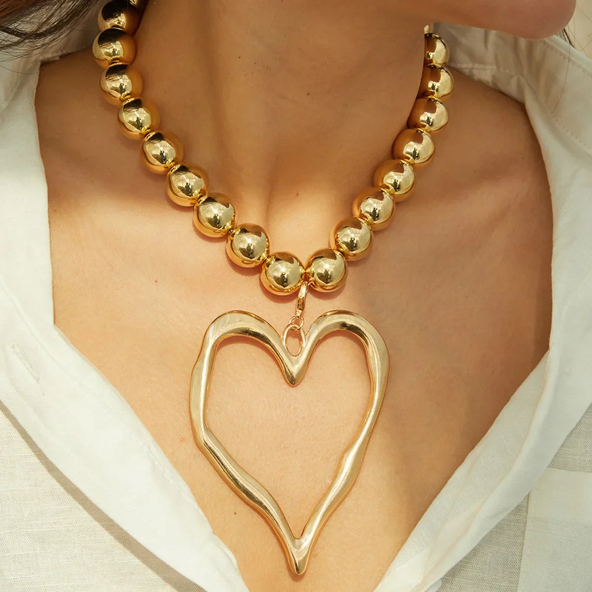 Amora Sculpt Necklace