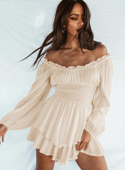 Dress with ruffles at the shoulders