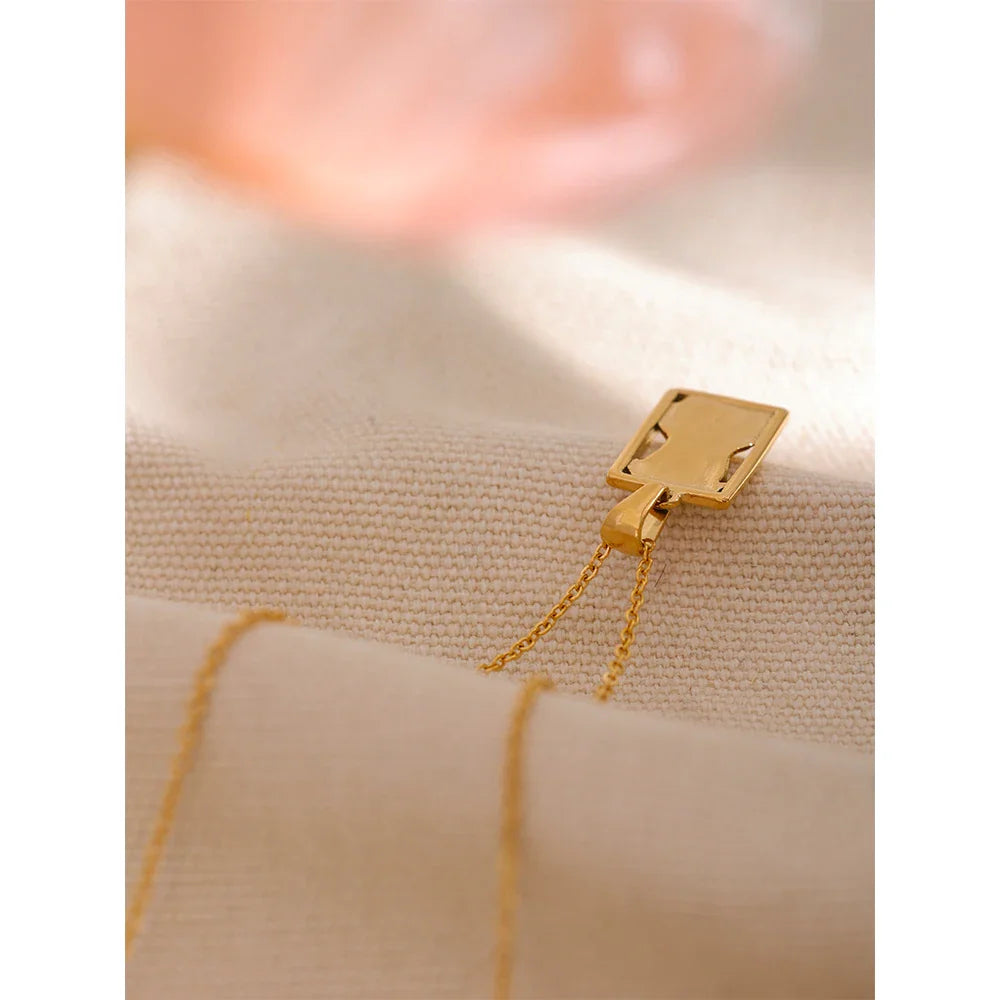 Figura Bold Frame Necklace