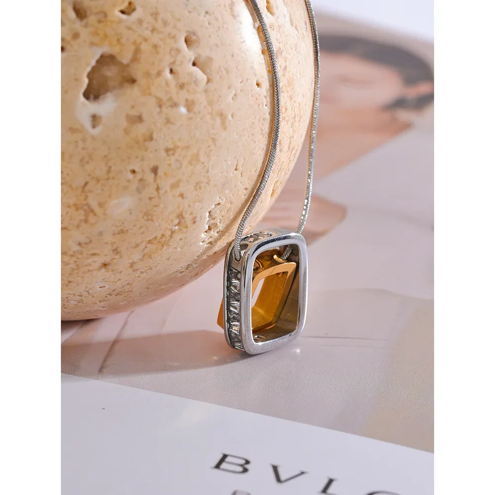 Ferelith Pendant Necklace Square Hollow